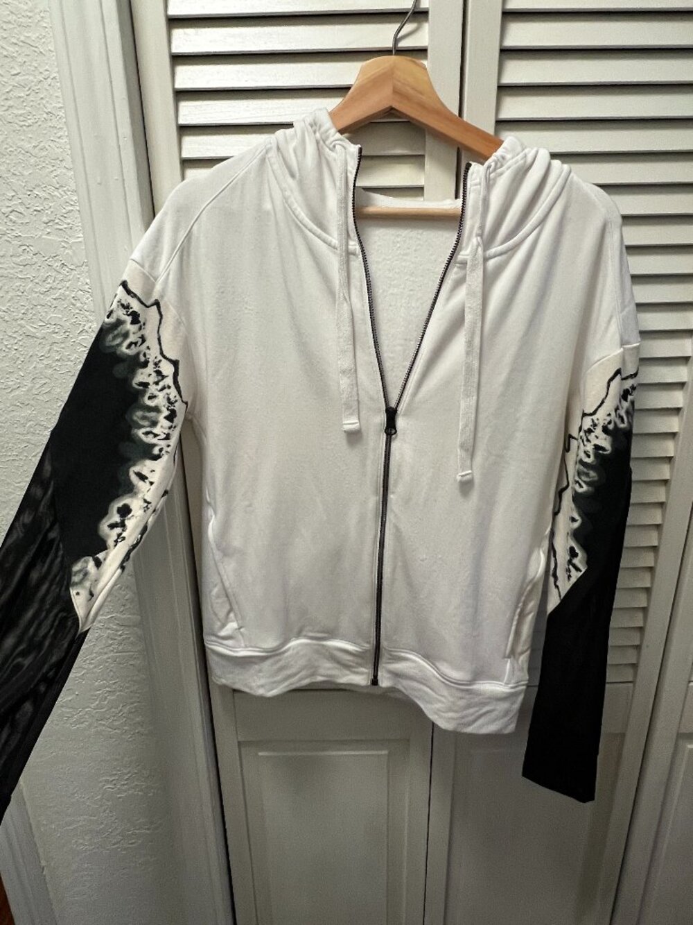 Alo Yoga White Black Ombre Mesh Sleeve Full Zip Hoodie